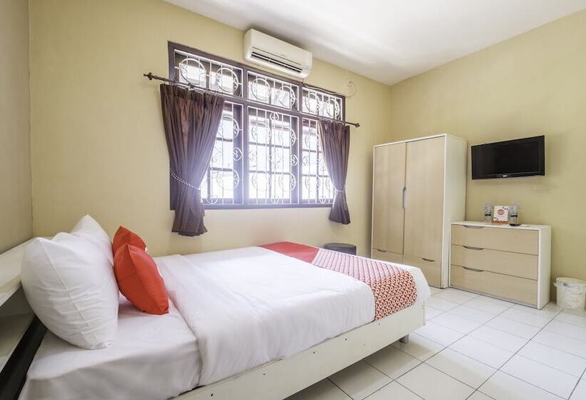 Deluxe Rum, Oyo 1568 Stasiun Ka Cirebon Guest House