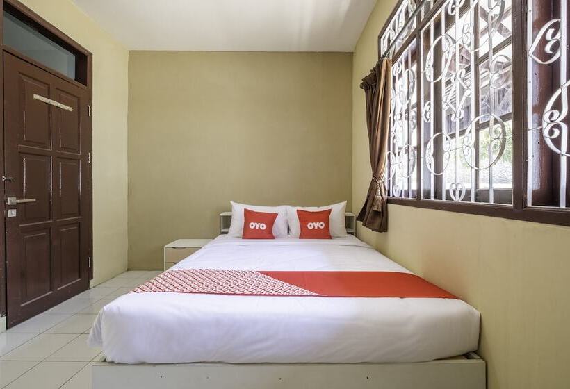 Deluxe Rum, Oyo 1568 Stasiun Ka Cirebon Guest House