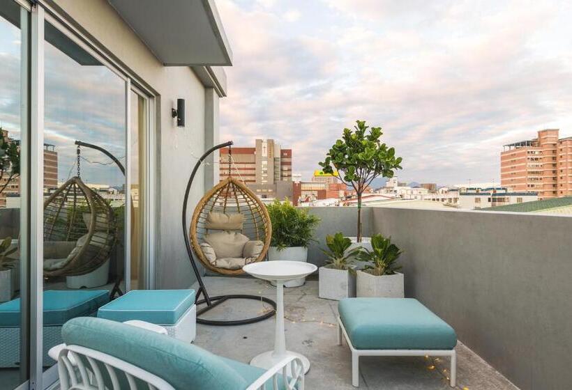 اتاق استاندارد با تخت بزرگ, Ren House大仁哥文旅