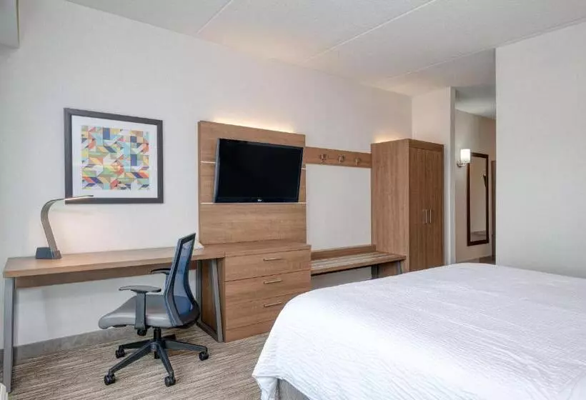 اتاق استاندارد با تخت بزرگ, Holiday Inn Express Hotel & Suites Ottawa Airport, An Ihg