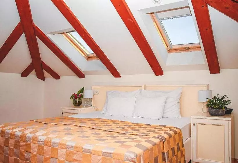 Economy Room