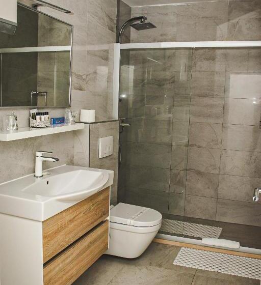 جناح مزود بتراس, Bozica Dubrovnik Islands