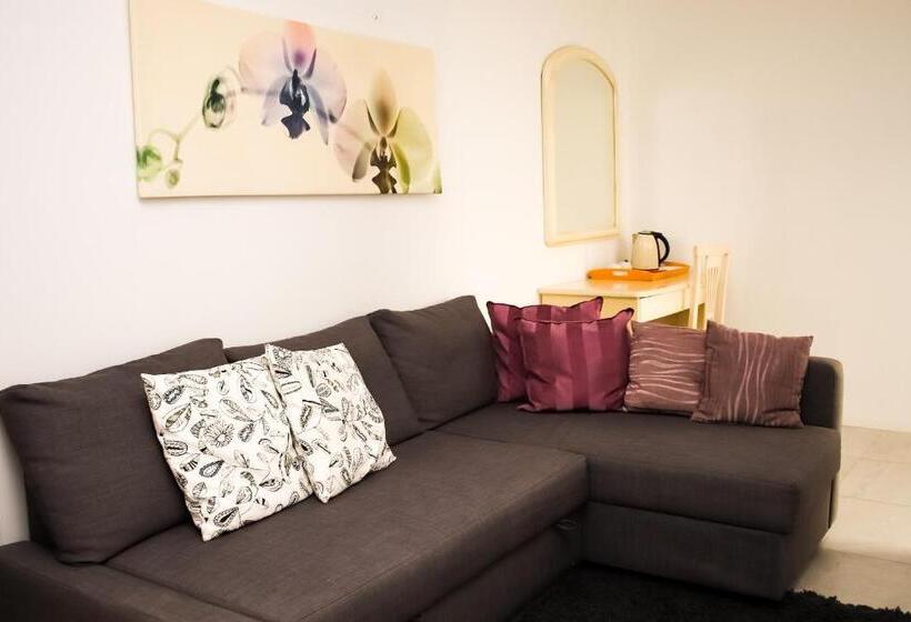 جناح مزود بتراس, Bozica Dubrovnik Islands