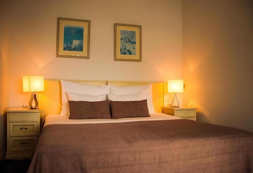 جناح مزود بتراس, Bozica Dubrovnik Islands