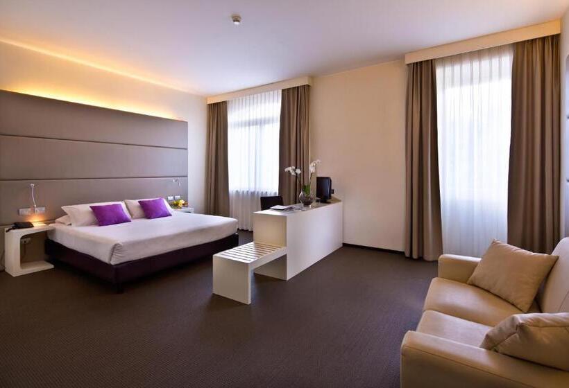 جناح جونيور, Th Assisi   Hotel Cenacolo