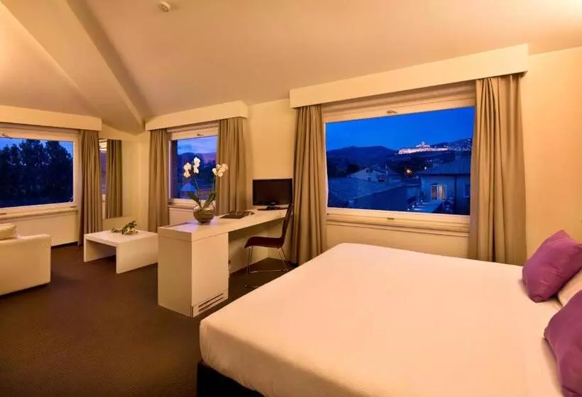 シティビュージュニアスイート, Th Assisi   Hotel Cenacolo