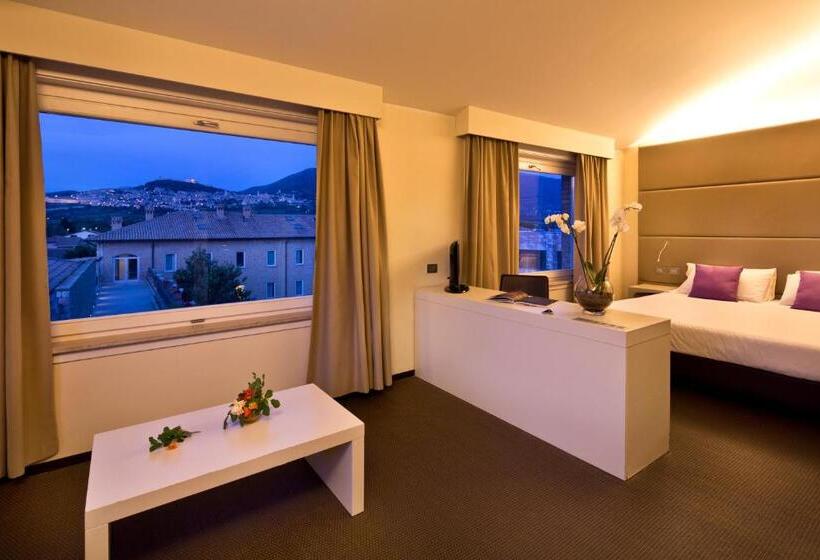 جناح جونيور مطل على المدينة, Th Assisi   Hotel Cenacolo