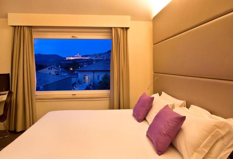 جناح جونيور مطل على المدينة, Th Assisi   Hotel Cenacolo
