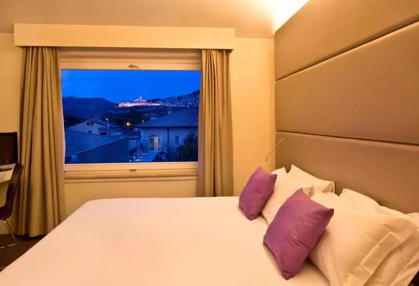 シティビュージュニアスイート, Th Assisi   Hotel Cenacolo
