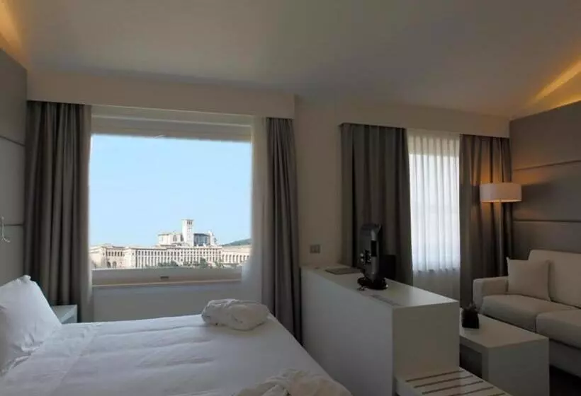 シティビュージュニアスイート, Th Assisi   Hotel Cenacolo