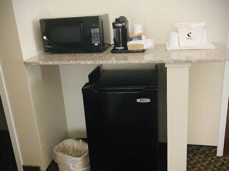 جناح, Comfort Suites Jefferson City