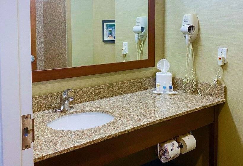 جناح, Comfort Suites Jefferson City