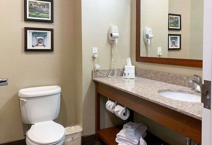 جناح, Comfort Suites Jefferson City