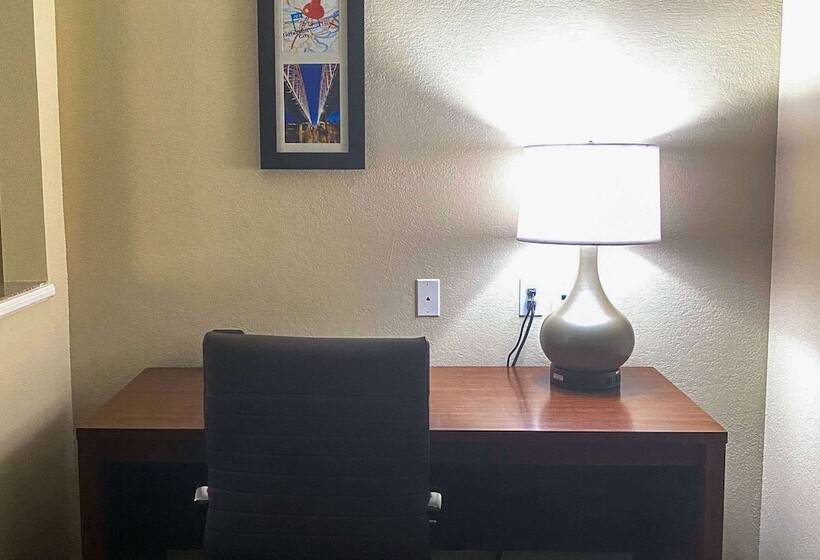 جناح, Comfort Suites Jefferson City