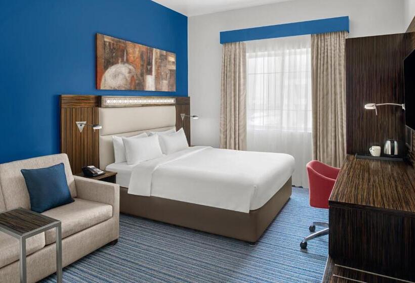 Номер Стандарт Кровать Кинг Адаптированный для Инвалидов, Holiday Inn Express Dubai Safa Park, An Ihg