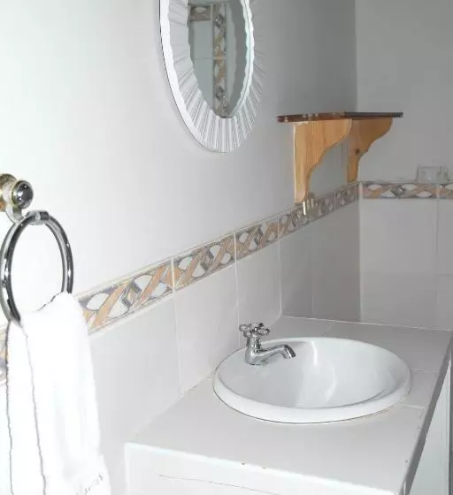 اتاق استاندارد سه نفره, Inkawasi Miraflores Hostel