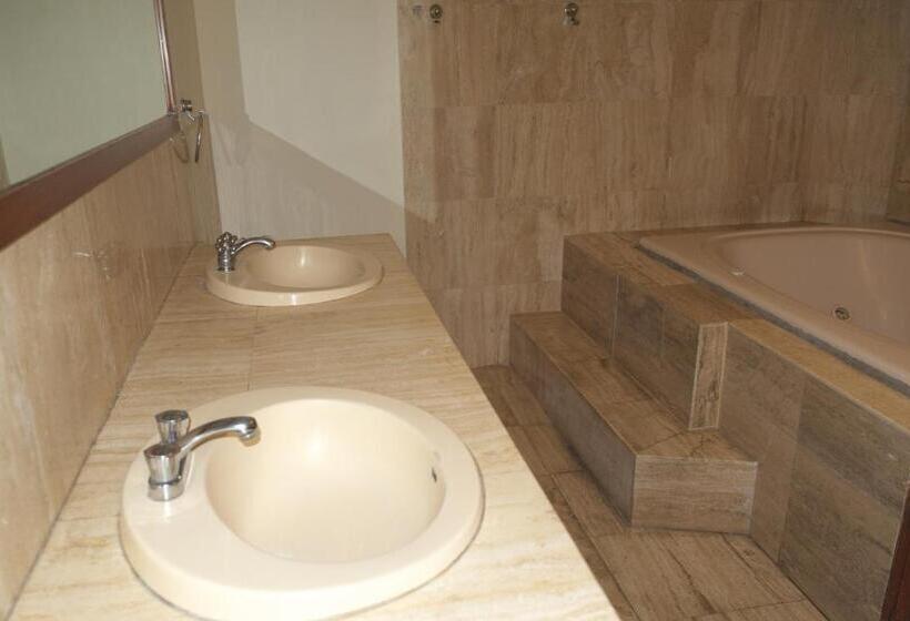 Deluxe Suite King Bed, Inkawasi Miraflores Hostel