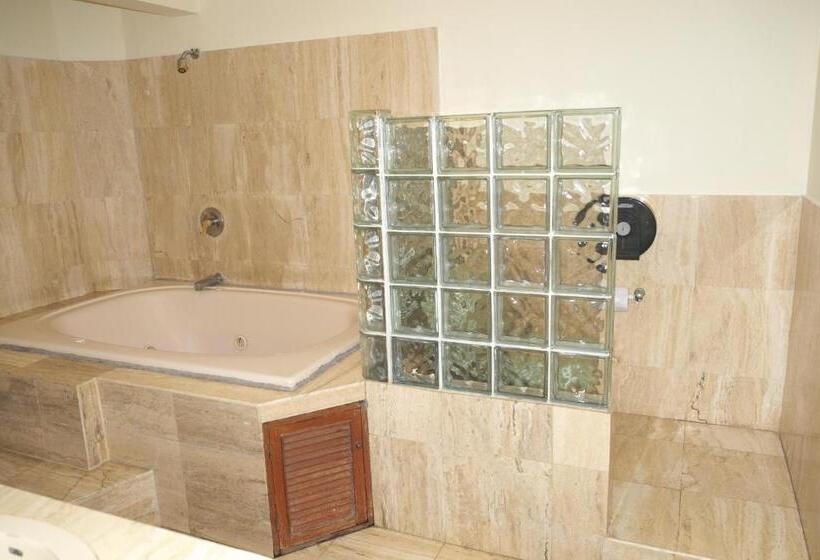 Deluxe Suite King Bed, Inkawasi Miraflores Hostel