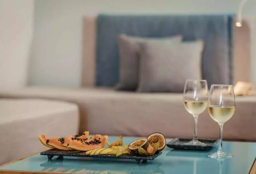 سوییت با چشم‌انداز باغ, Lindos Imperial Resort & Spa