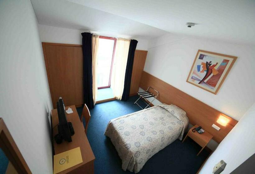 이코노미 싱글 룸, Matriz