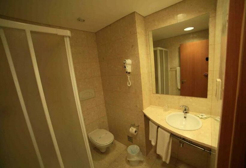 이코노미 싱글 룸, Matriz