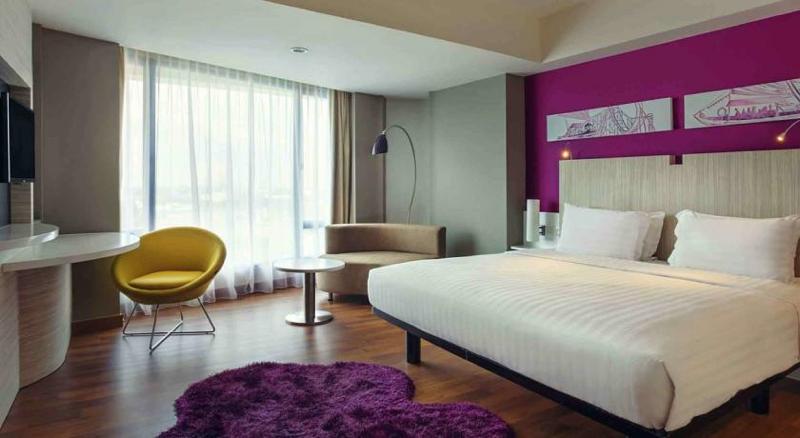 Номер Deluxe, Mercure Convention Center Ancol