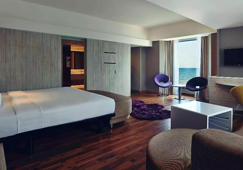 اتاق اجرایی با چشمانداز دریا, Mercure Convention Center Ancol