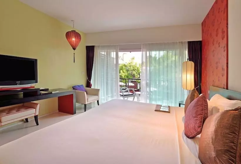 اتاق سوپریور با چشم‌انداز استخر, Red Ginger Chic Resort   Sha Extra Plus