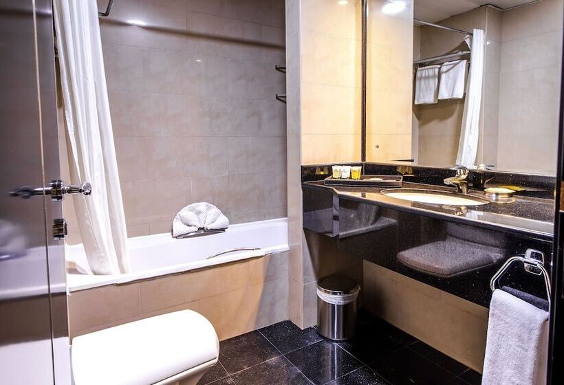 سوییت اجرایی, Royal Beach Hotel & Resort