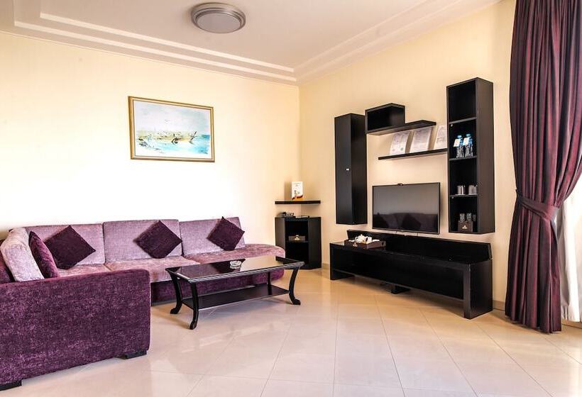 سوییت اجرایی, Royal Beach Hotel & Resort