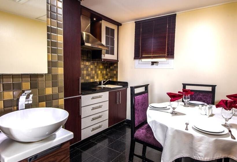 کلبه ییلاقی دلوکس یک خوابه, Royal Beach Hotel & Resort