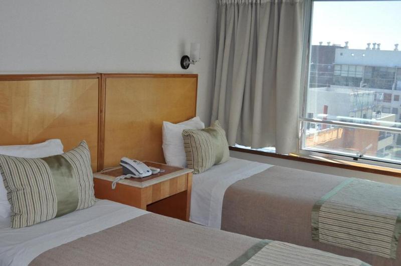 غرفة قياسية, Rq Santiago