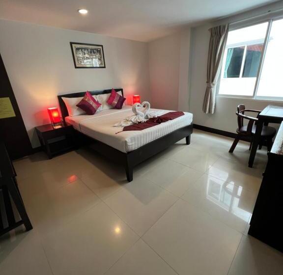 이코노미 룸, Silver Resortel