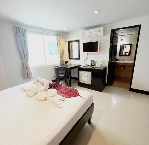 이코노미 룸, Silver Resortel