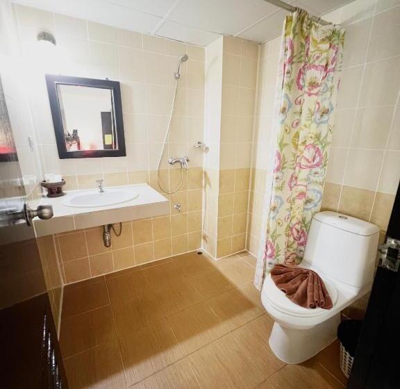 이코노미 룸, Silver Resortel