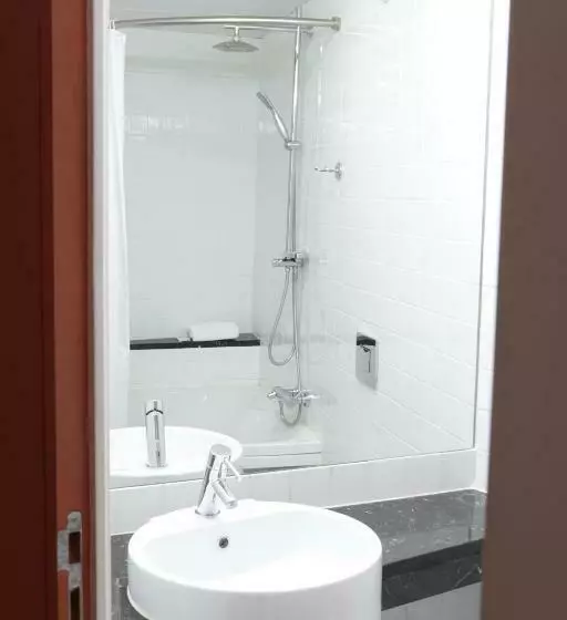 اتاق استاندارد سه نفره, Star Inn Porto