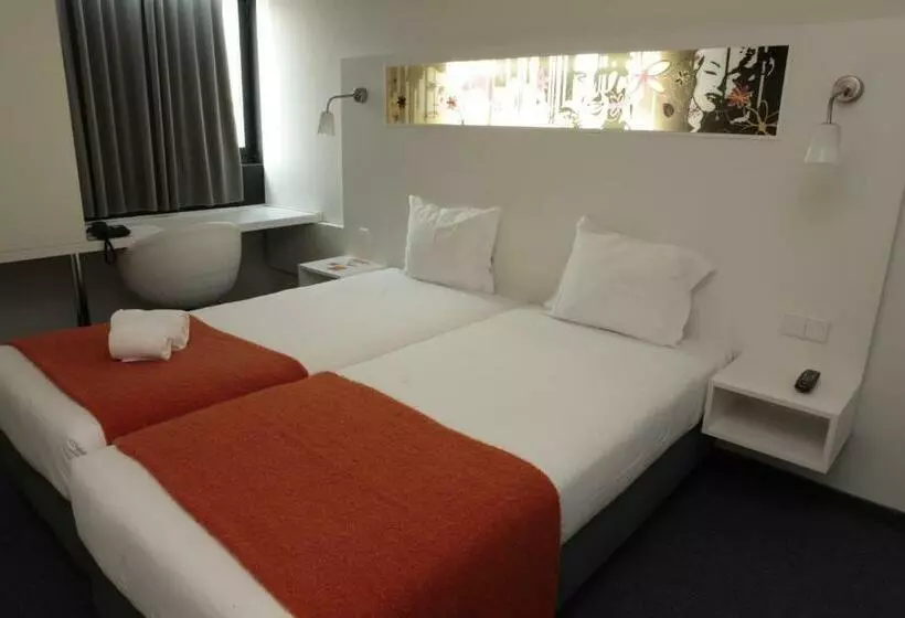 اتاق استاندارد چهار تخته, Star Inn Porto