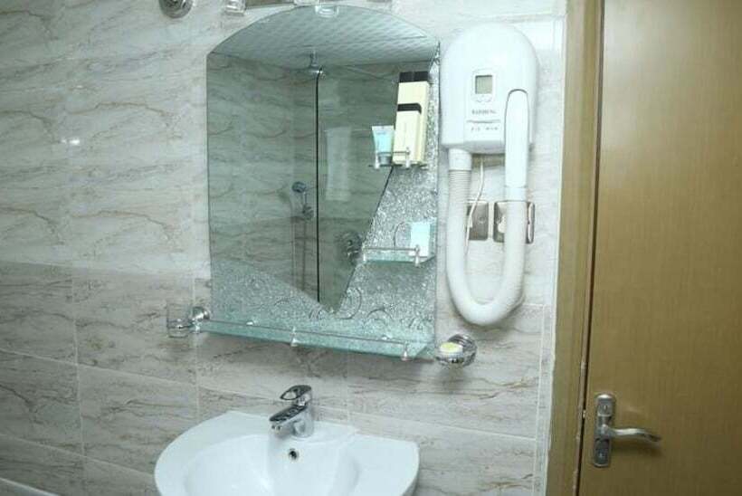 标准三人间, Sun And Sands Plaza