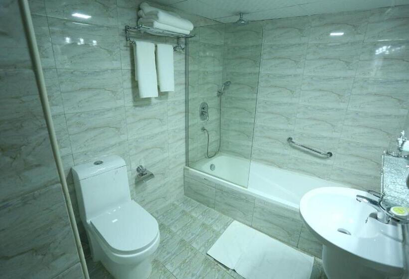 标准三人间, Sun And Sands Plaza