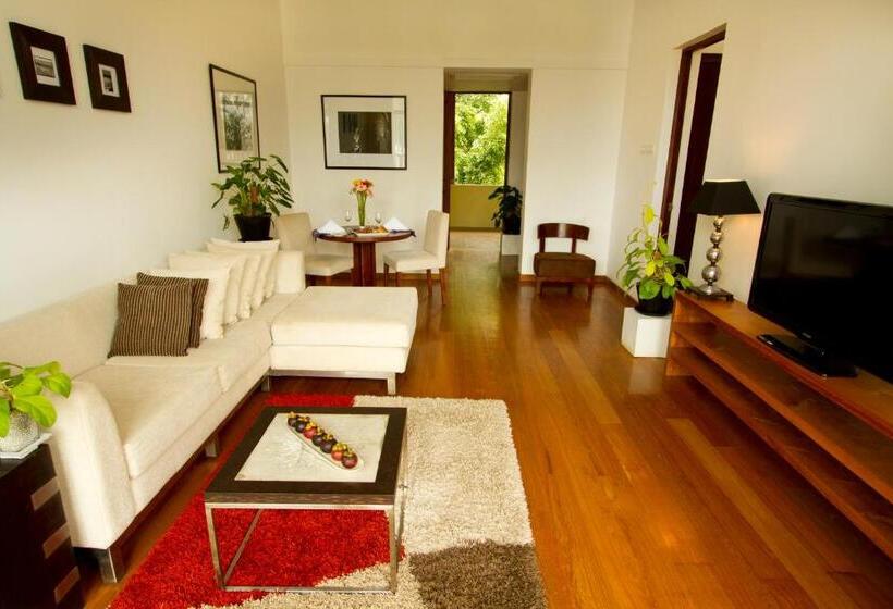 سوئیت اجرایی با چشم‌انداز دریا, The Blue Water   Bawa Heritage   City Resort