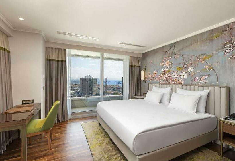 جناح جونيور مطلّ علي البحر, Titanic Port Bakirkoy