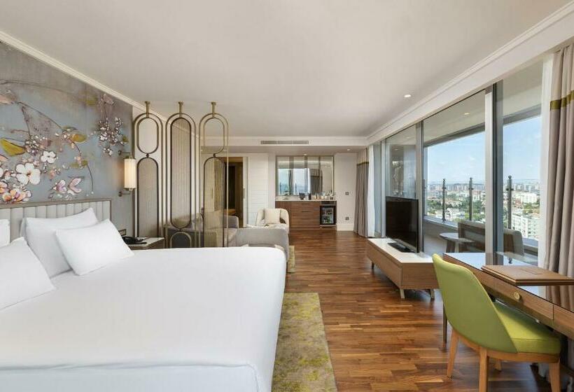 جناح جونيور مطلّ علي البحر, Titanic Port Bakirkoy