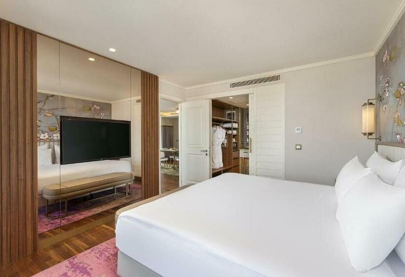 جناح مطلّ علي البحر, Titanic Port Bakirkoy