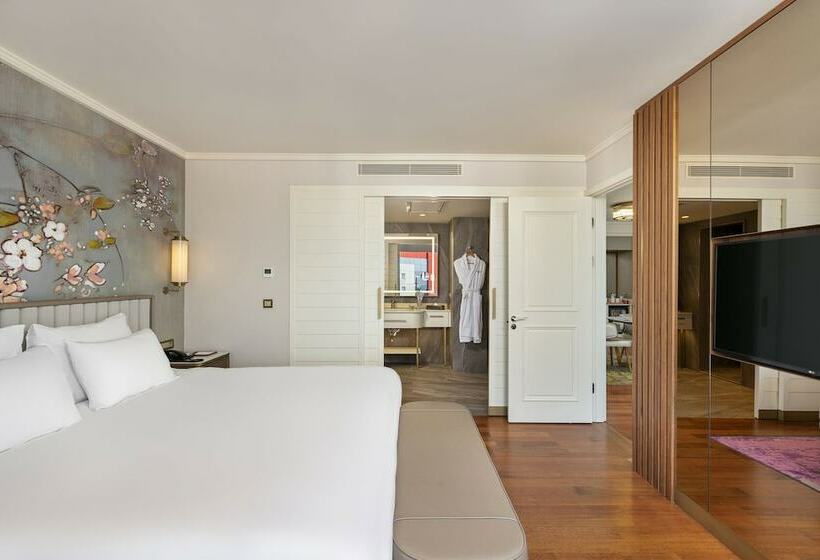 جناح مطلّ علي البحر, Titanic Port Bakirkoy