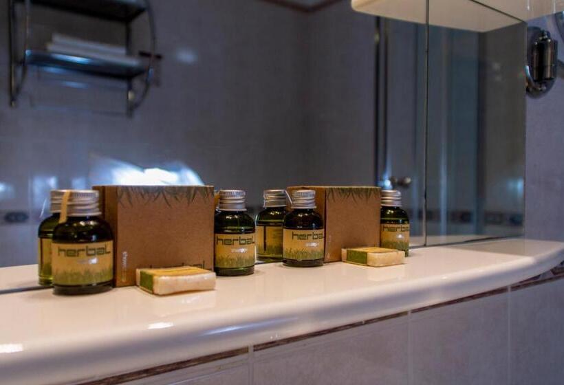 סוויטה דלוקס, Wollner