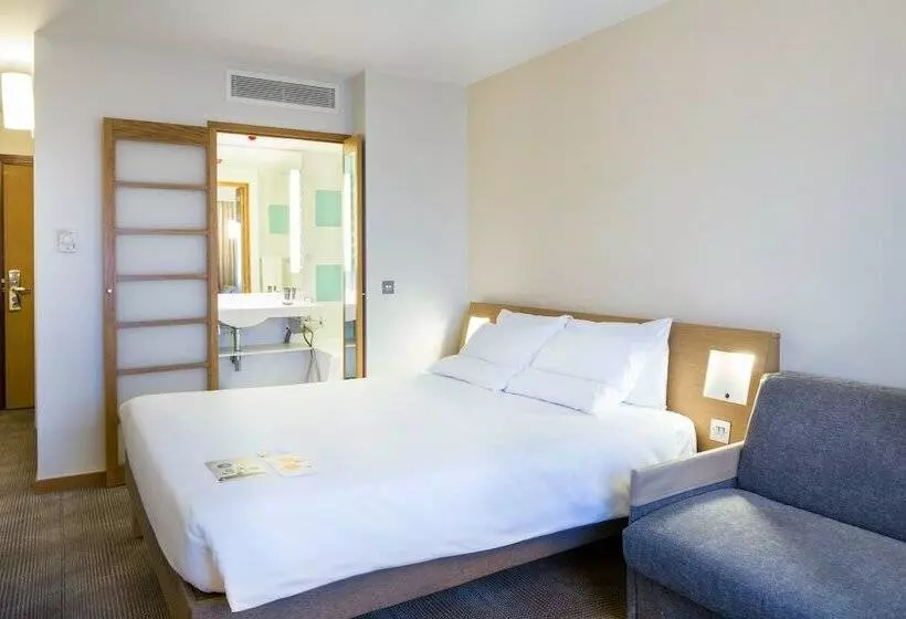 Executive Room, Novotel London Paddington