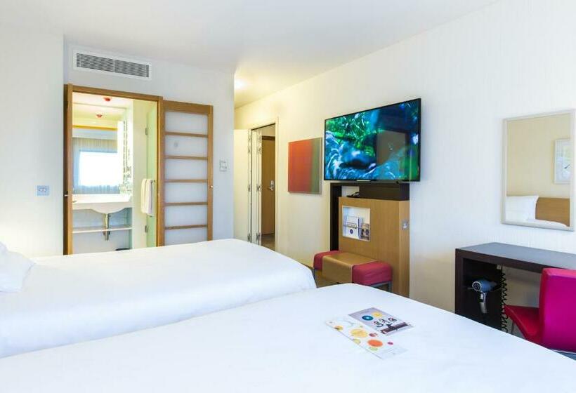 Superior Room, Novotel London Paddington