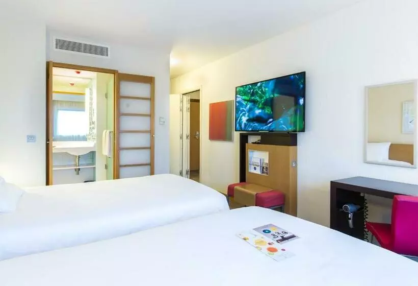 Superior Room, Novotel London Paddington