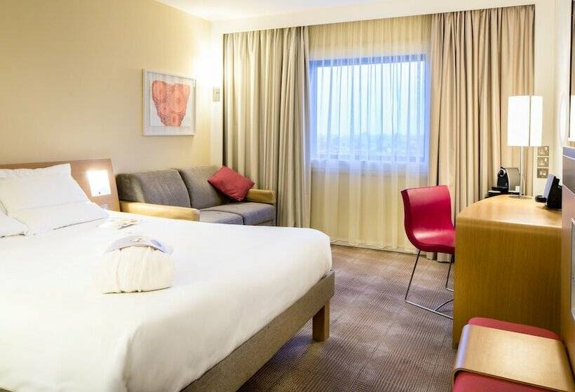 Superior Room, Novotel London Paddington