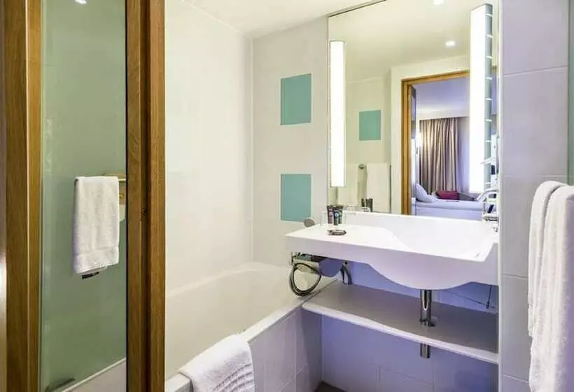 Superior Room, Novotel London Paddington